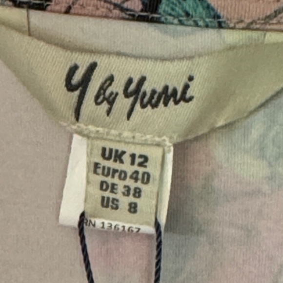 Elegant Floral Midi Dress in Pink - Picture 4 of 9